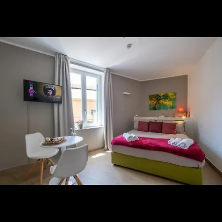 La Casa Di Alice In Centro Апартаменты Генуя